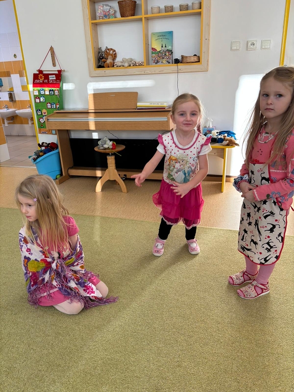 Kočičky a pohádka o dvanácti měsíčkách