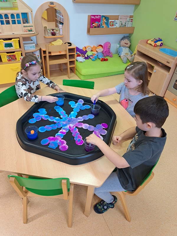 O 12 Měsíčkách aneb povídání o ročních dobách