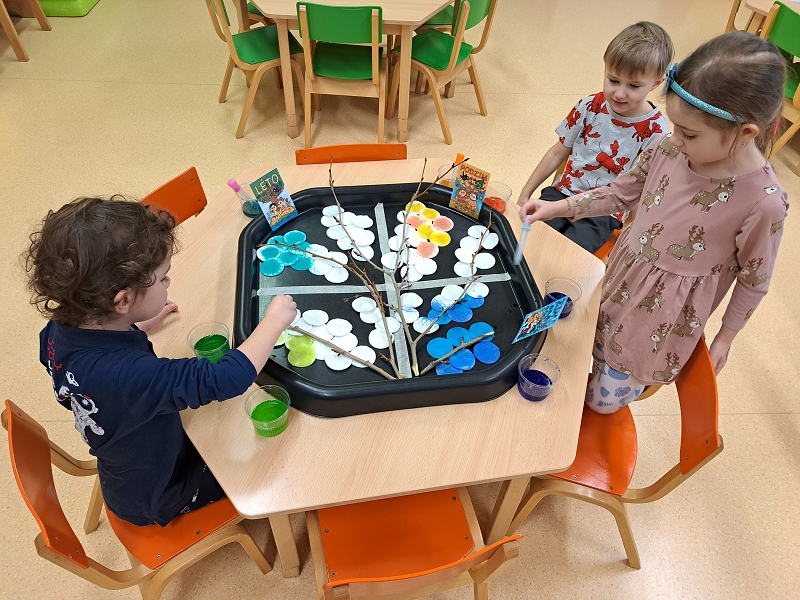 O 12 Měsíčkách aneb povídání o ročních dobách