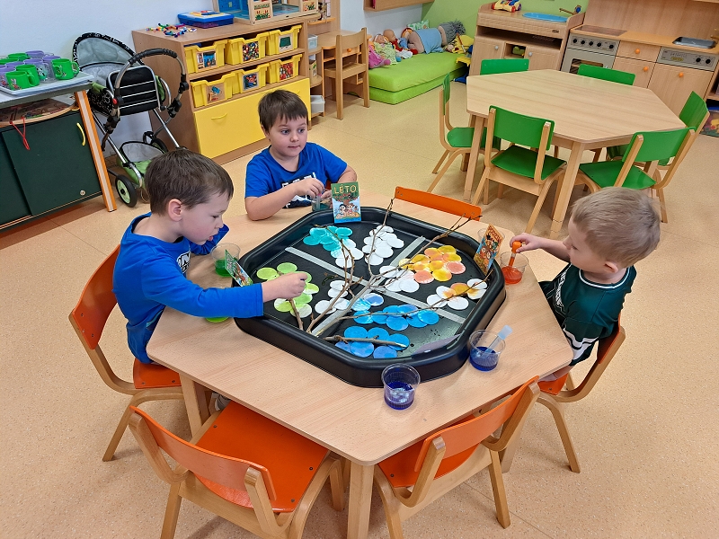 O 12 Měsíčkách aneb povídání o ročních dobách