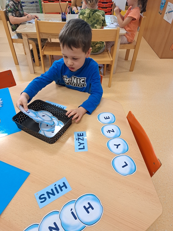 O 12 Měsíčkách aneb povídání o ročních dobách