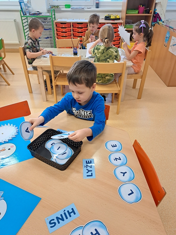 O 12 Měsíčkách aneb povídání o ročních dobách