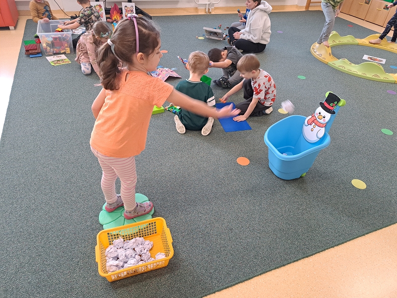 O 12 Měsíčkách aneb povídání o ročních dobách