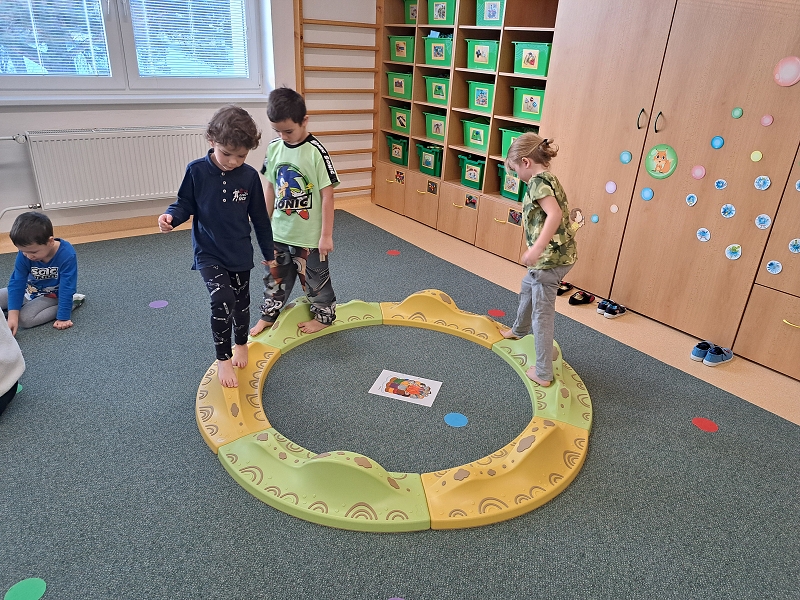 O 12 Měsíčkách aneb povídání o ročních dobách