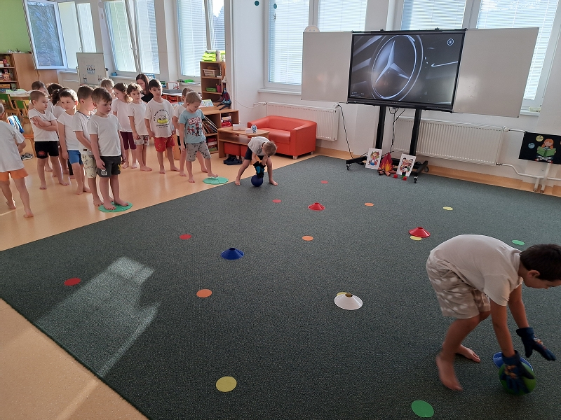 O 12 Měsíčkách aneb povídání o ročních dobách