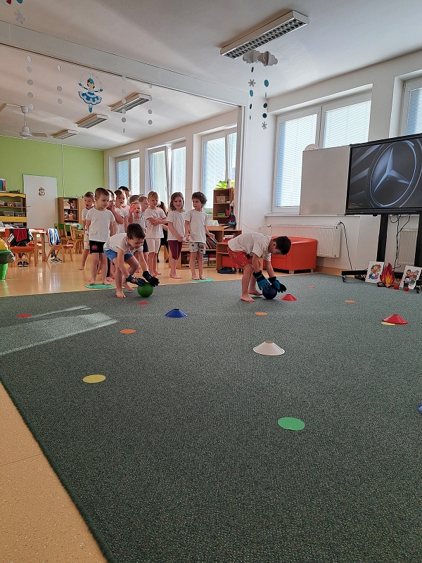 O 12 Měsíčkách aneb povídání o ročních dobách