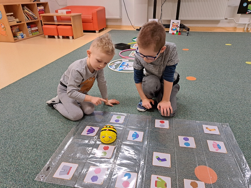 O 12 Měsíčkách aneb povídání o ročních dobách