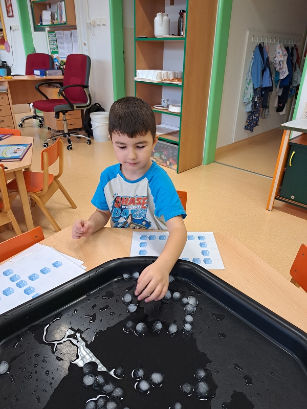 O 12 Měsíčkách aneb povídání o ročních dobách