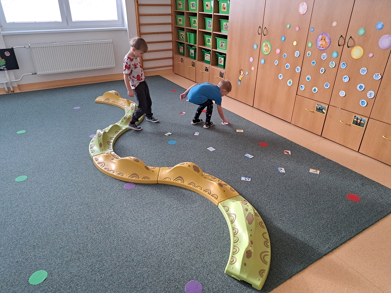 O 12 Měsíčkách aneb povídání o ročních dobách