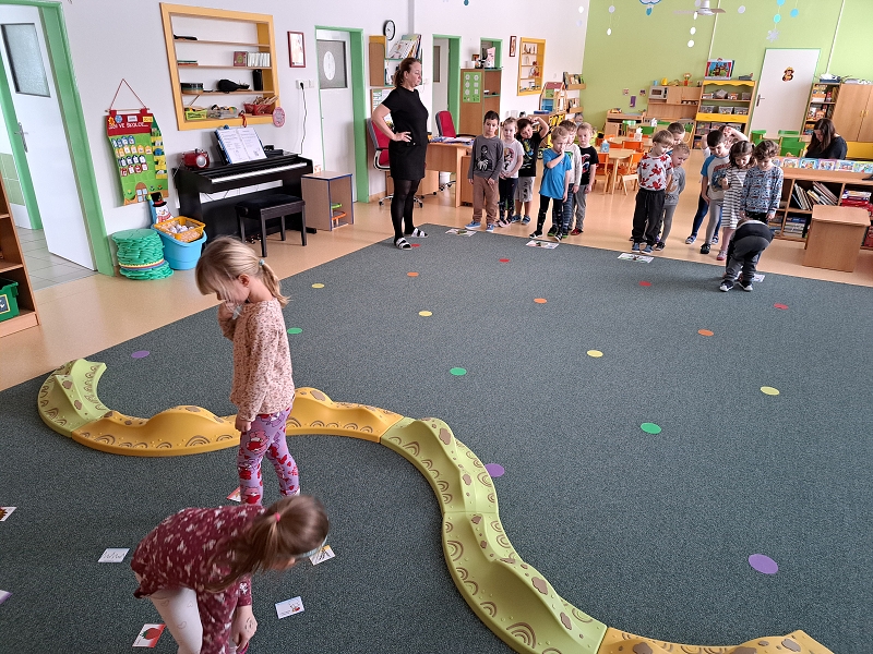 O 12 Měsíčkách aneb povídání o ročních dobách