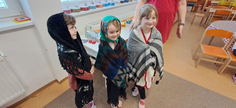 Pohádka - O DVANÁCTI MĚSÍČKÁCH - Opičky