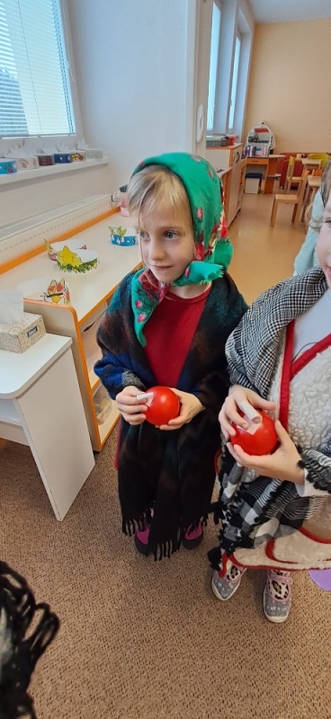 Pohádka - O DVANÁCTI MĚSÍČKÁCH - Opičky