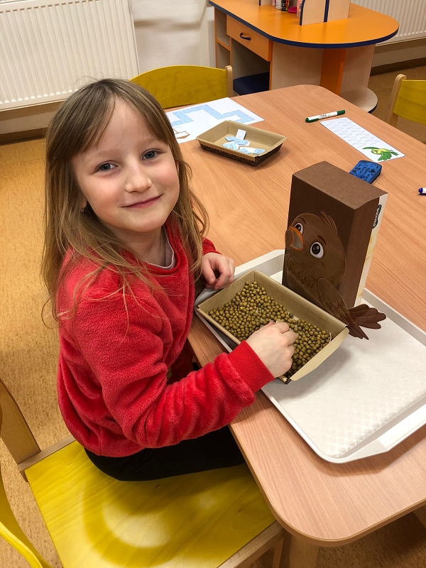 Opičky a téma Ptáčci