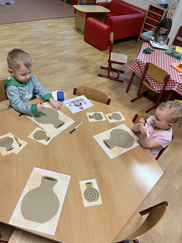 Hrajeme si na řemesla u Broučků