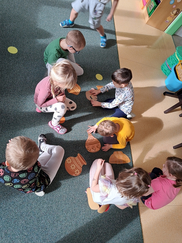 Hrajeme si na řemesla ve třídě Veverek