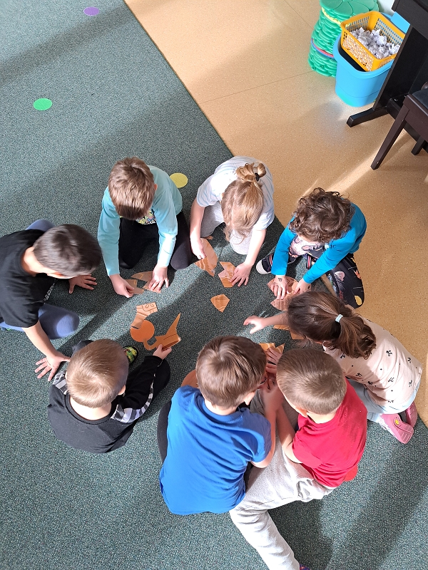 Hrajeme si na řemesla ve třídě Veverek