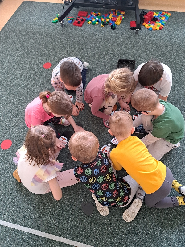 Hrajeme si na řemesla ve třídě Veverek