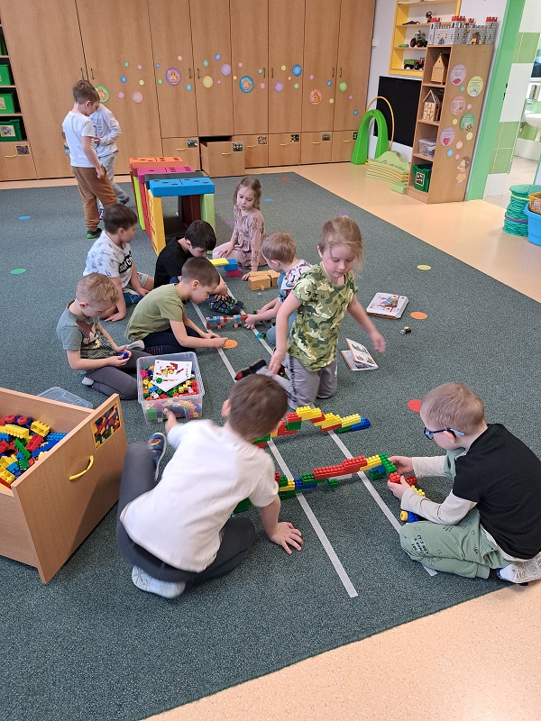 Hrajeme si na řemesla ve třídě Veverek