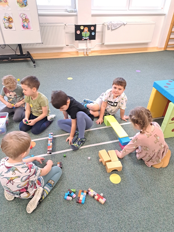 Hrajeme si na řemesla ve třídě Veverek