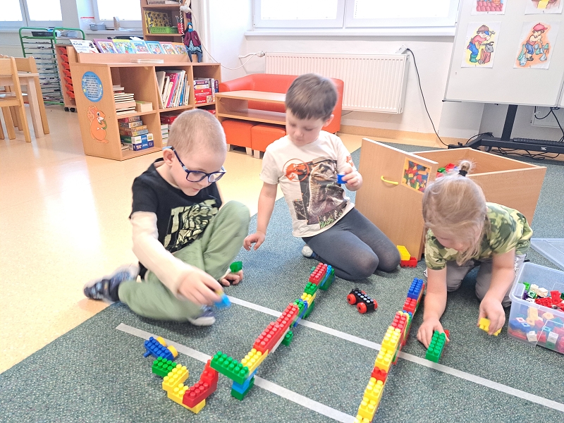 Hrajeme si na řemesla ve třídě Veverek