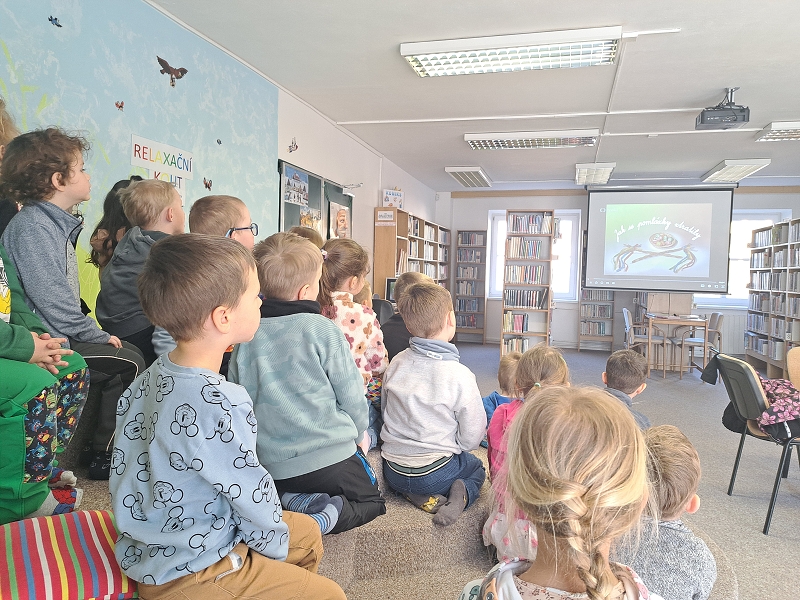 Návštěva knihovny se třídou Veverek