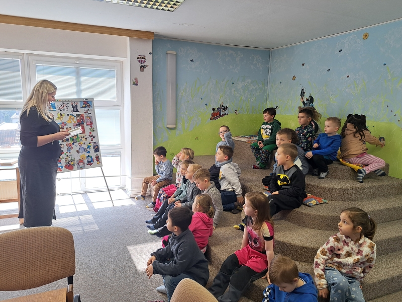 Návštěva knihovny se třídou Veverek