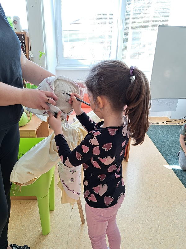 Vynášení Morany a vítání jara ve třídě Veverek