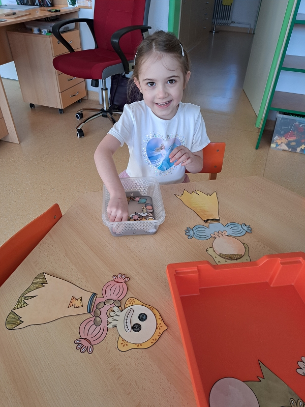 Vynášení Morany a vítání jara ve třídě Veverek