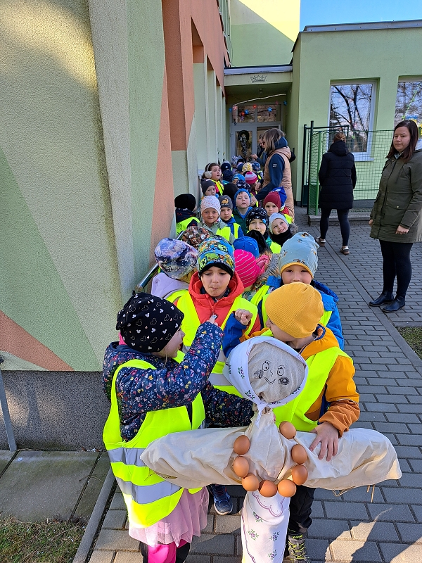 Vynášení Morany a vítání jara ve třídě Veverek