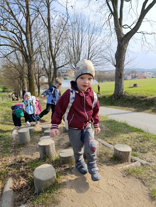 Broučci na půldenní procházce