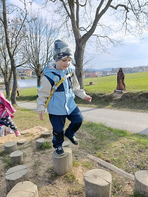 Broučci na půldenní procházce