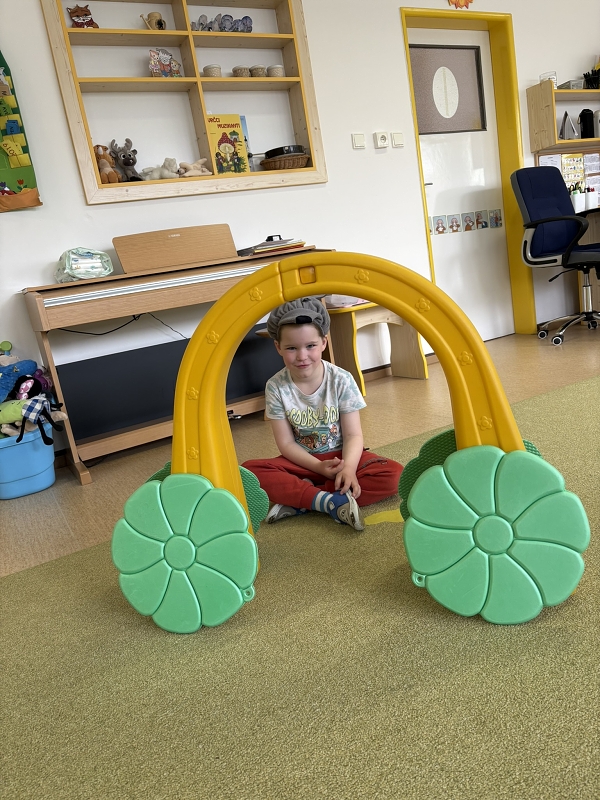 Kočičky hrají pohádku O neposlušných kůzlátkách