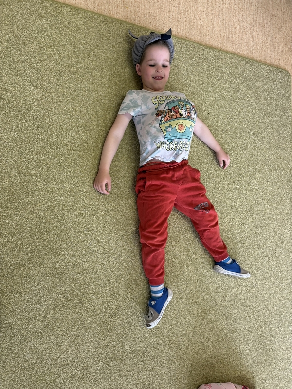 Kočičky hrají pohádku O neposlušných kůzlátkách