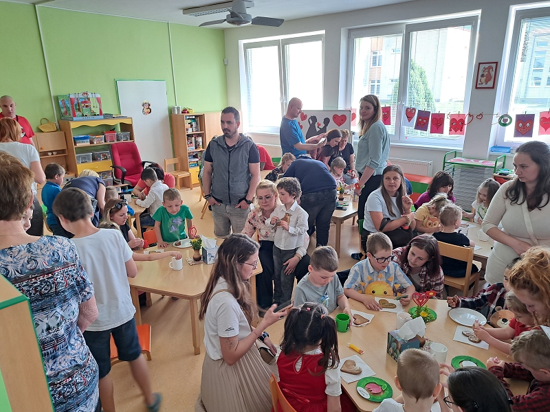 Besídka pro maminky ve třídě Veverek