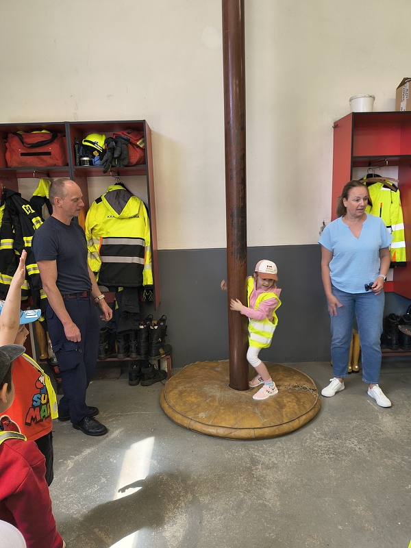 Návštěva u hasičů - třída Veverky a Opičky