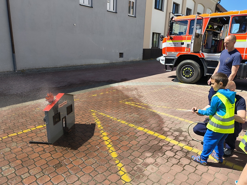 Návštěva u hasičů - třída Veverky a Opičky