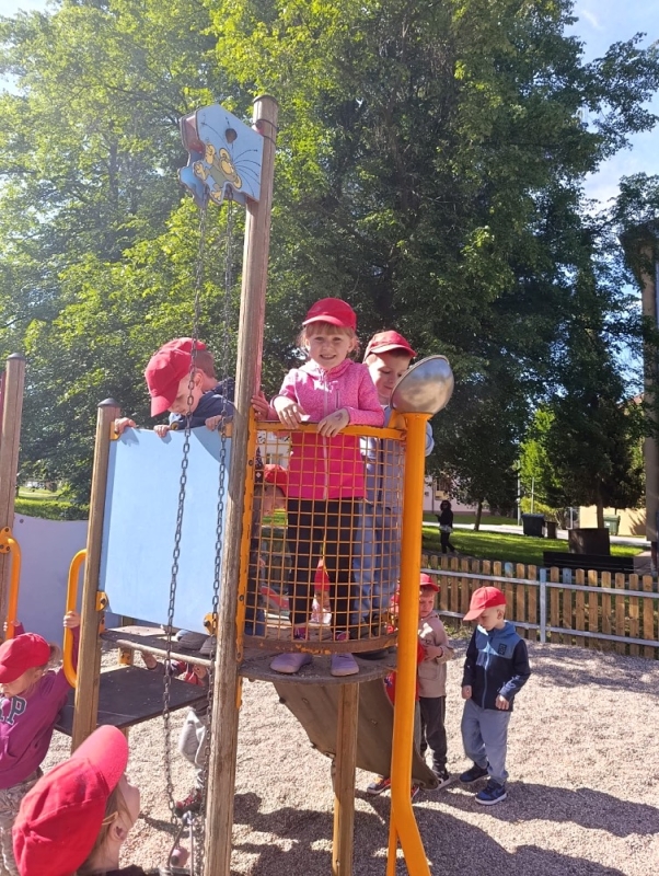Broučci na výletě vlakem